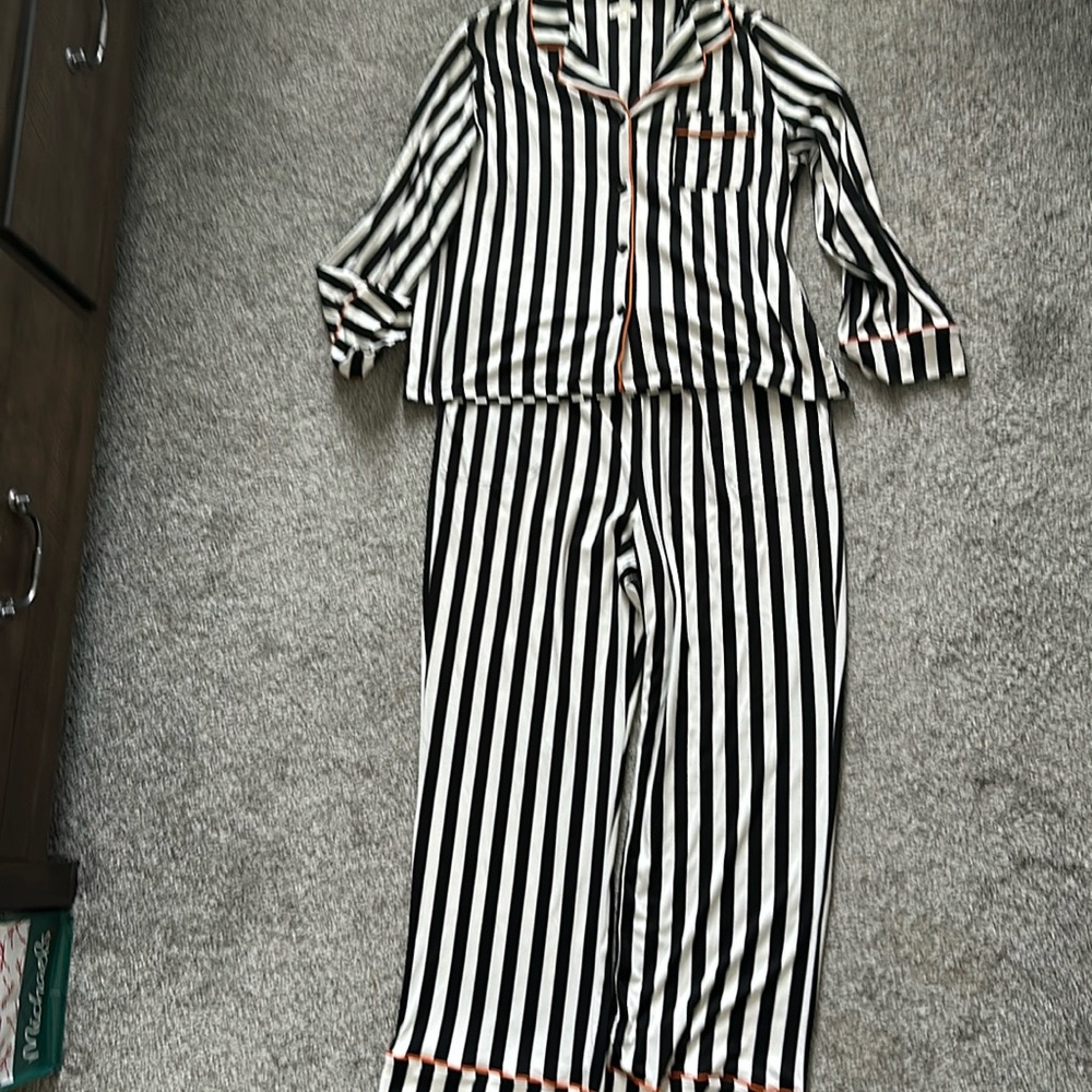 Beauty Sleep Social pajamas set